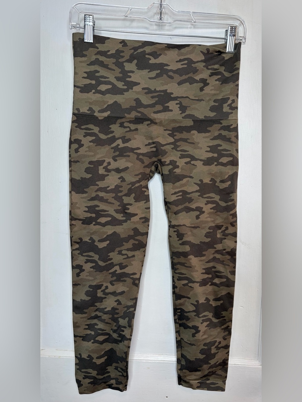Spanx Look At Me Now Women's XL Crop Leggings Desert Camo Camouflage Green
